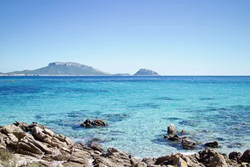 Le spiagge più belle della Sardegna da scoprire in catamarano