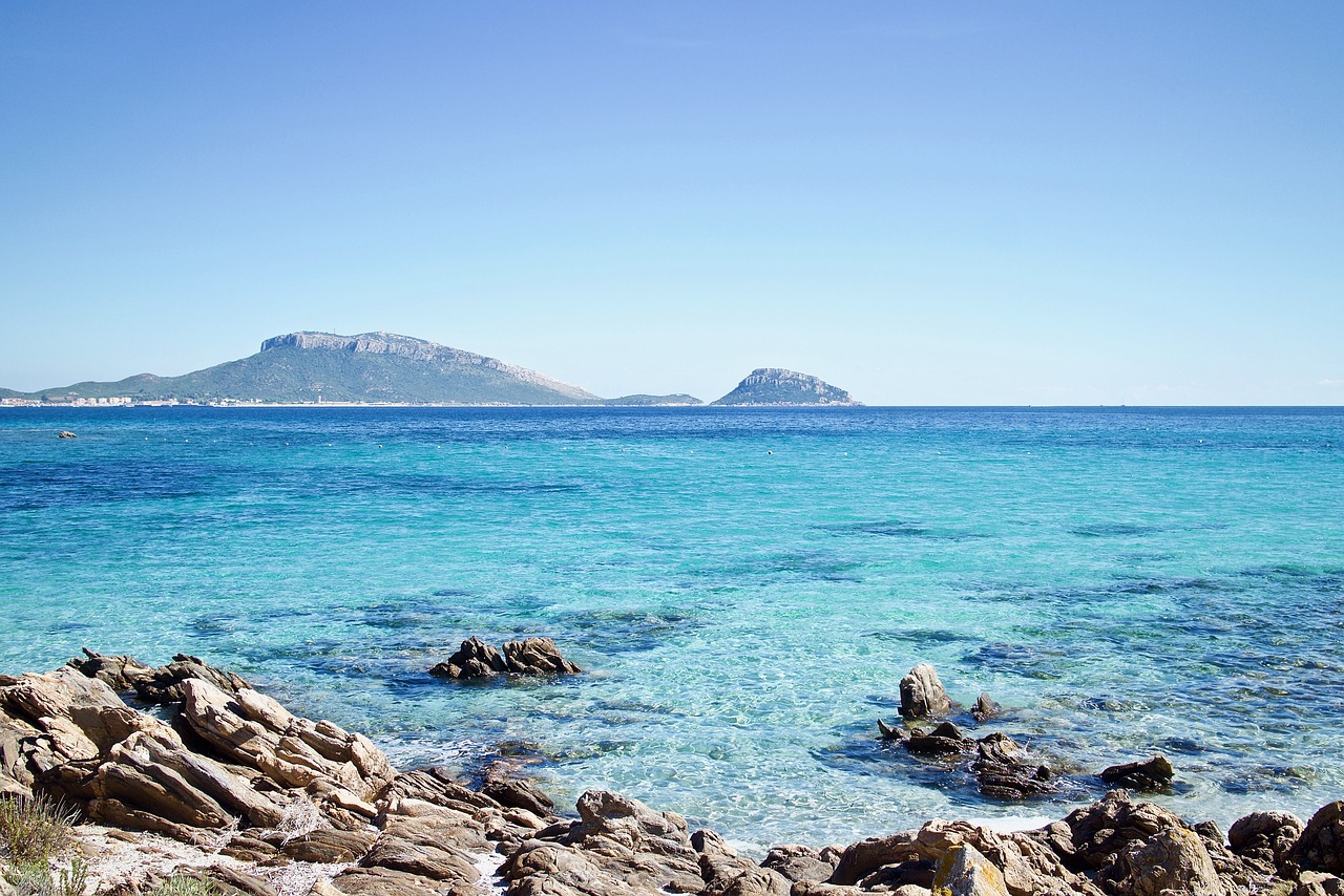 Le spiagge più belle della Sardegna da scoprire in catamarano