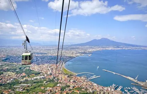 Il Golfo di Napoli in barca, tante meraviglie tra cielo e mare