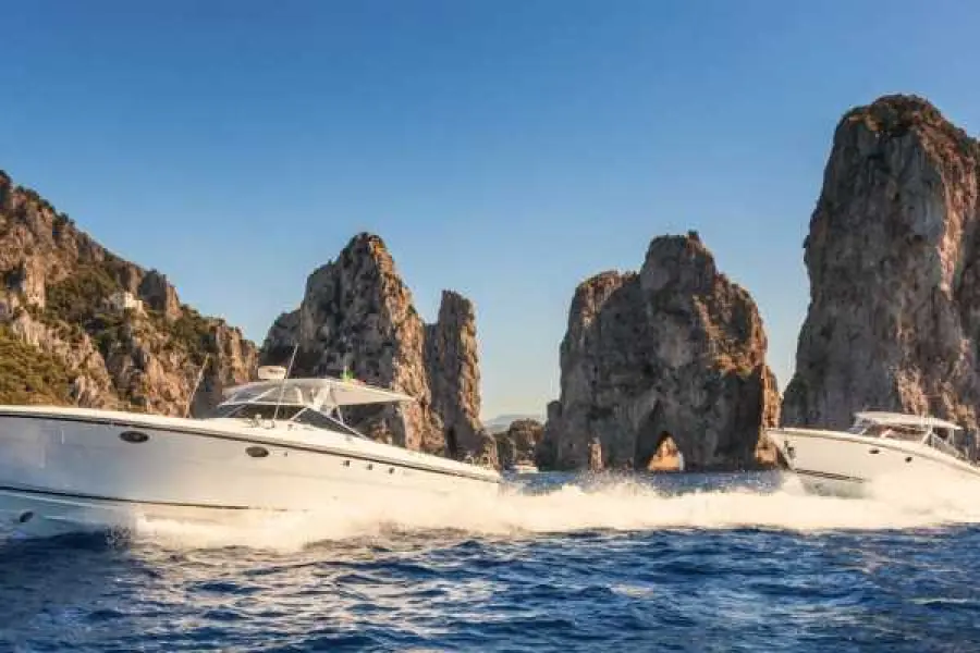 Una vacanza in barca a Napoli tra natura, storia, benessere e cultura